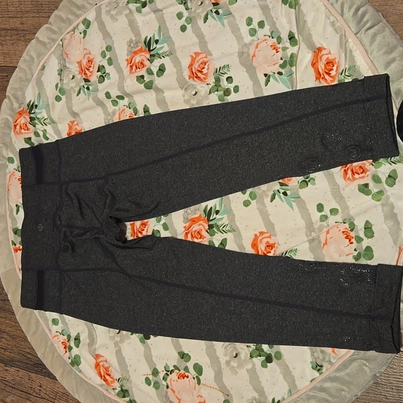 Lululemon Acro Crop Leggings Size 4 - Picture 5 of 7